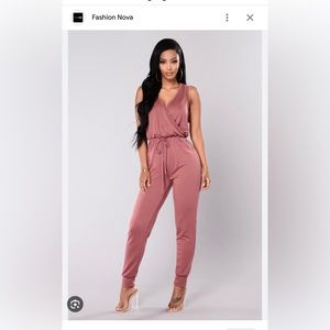 Brand NWT pink romper Fashion nova -M